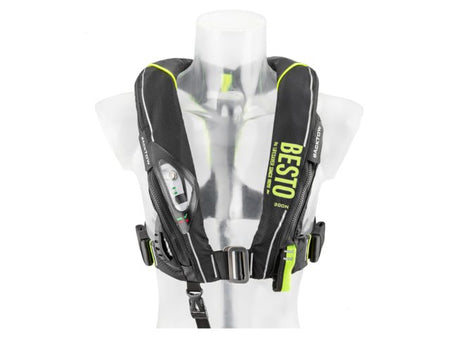 NauticPro.dk | Besto, Ultimate 300N BackTow redningsvest, auto, 40+kg, Sort/Gul (1stk)